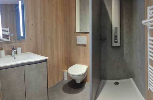 Les Hopitaux-Neufs Hotel | [apparthotel] Appartement de Deux Chambres Communicante, Deux Sdb, une Cuisine