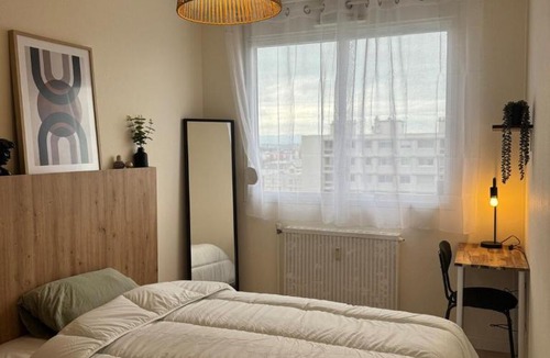 Saint-Priest Apartment | Appt Ideal groupes, prox Eurexpo