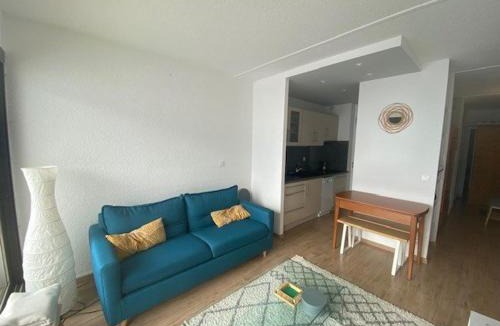 Arette Apartment | Arette: Appartement 6 pers, accès pistes, parking, balcon - FR-1-602-121