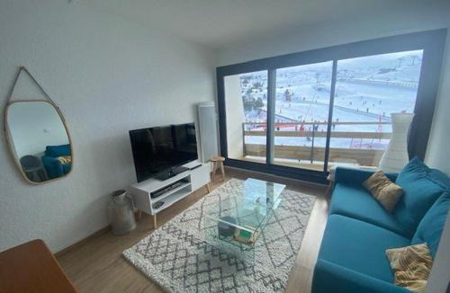 Arette Apartment | Arette: Appartement 6 pers, accès pistes, parking, balcon - FR-1-602-121