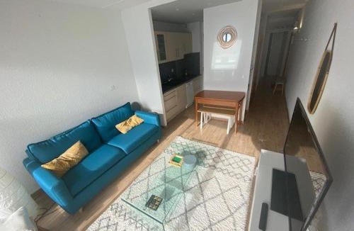 Arette Apartment | Arette: Appartement 6 pers, accès pistes, parking, balcon - FR-1-602-121