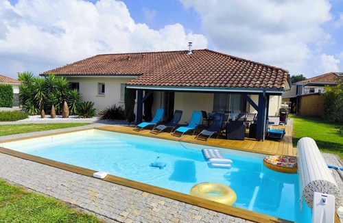 Sainte-Marie-de-Gosse House | At rest between sea and mountains