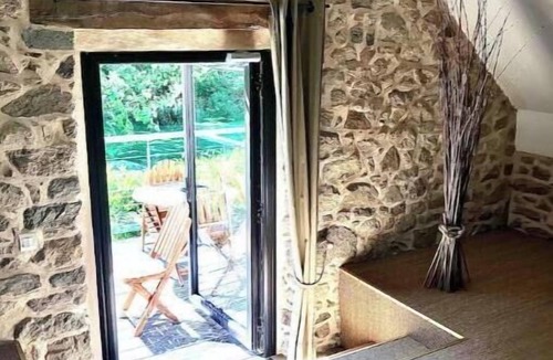 Pommerit-le-Vicomte Villa | At the edge of the wood