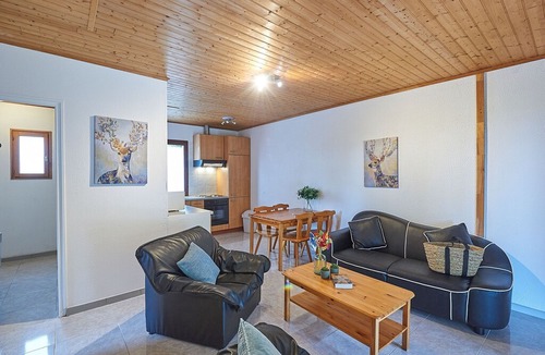 Mauroux House | Attractive bungalow with a terrace on a hill in the Dordogne