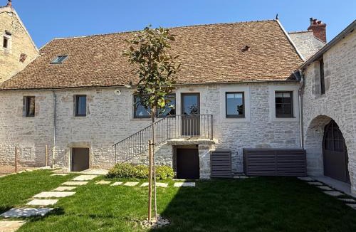 Meursault Villa | Au 8 à Meursault, Magnifique maison Bourguignonne au pied des vignes, jardin, places de parking privée