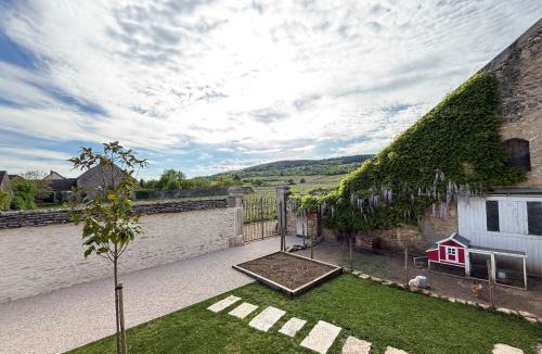 Meursault Villa | Au 8 à Meursault, Magnifique maison Bourguignonne au pied des vignes, jardin, places de parking privée