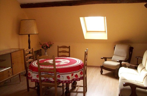 Cosges House | AU Bosquet fleuri