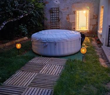 Corgnac-sur-l'Isle House | Au doux rêve gite avec piscine et spa privés
