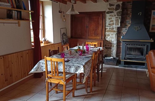 Menat House | Au repos de la Sioule