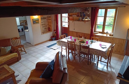 Menat House | Au repos de la Sioule