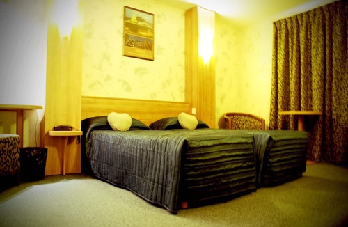 Celles-sur-Durolle Hotel | Auberge du Palais