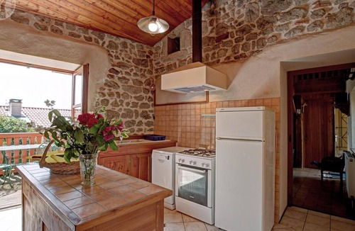 Essertines-en-Chatelneuf Cottage | Authentic and comfortable lodging for 6 in Forez