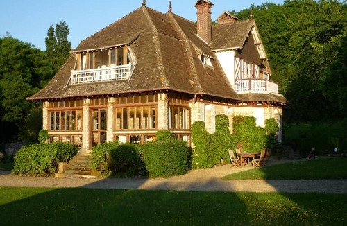 Villerville Villa | Authentic and spacious Normandy Manor direct sea view