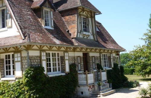 Villerville Villa | Authentic and spacious Normandy Manor direct sea view