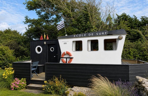 Saint-Jean-Trolimon Boat Rental | Authentic Fisherman’s Cabin Audierne Bay Brittany 2 Guests