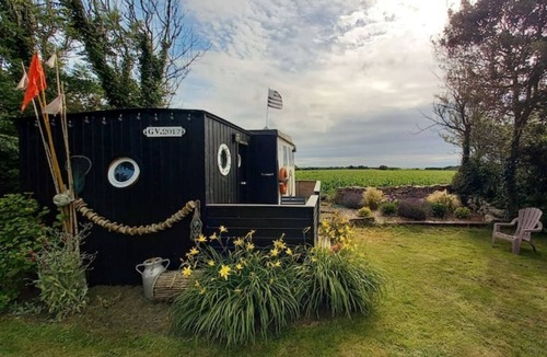 Saint-Jean-Trolimon Boat Rental | Authentic Fisherman’s Cabin Audierne Bay Brittany 2 Guests