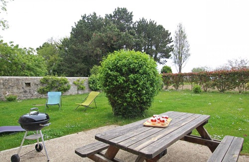 Sainte-Genevieve Cottage | Authentic House with Garden and BBQ