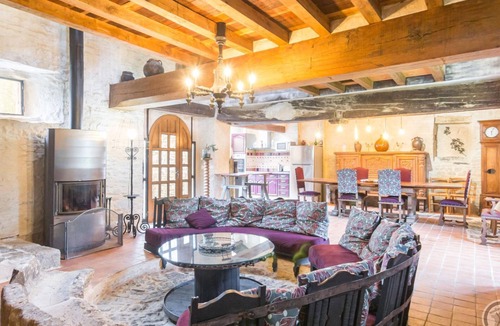 Saint-Lo-d'Ourville Cottage | Authentic Stay at the Manor with Pets Allowed