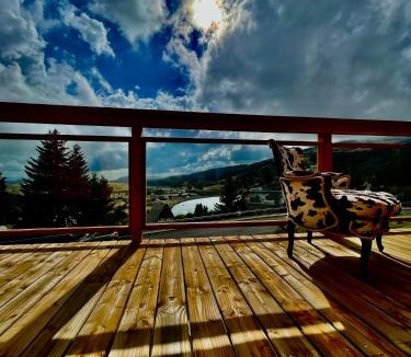 Besse-et-Saint-Anastaise Ski Chalet | Authentique chalet vue sur le lac et les pistes