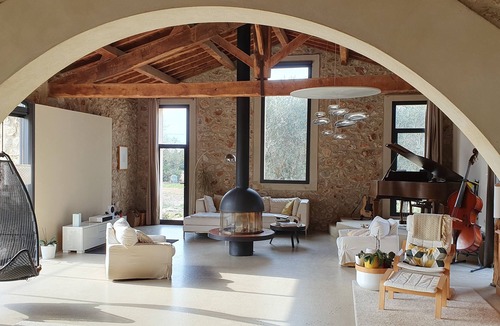 Corneilla-del-Vercol House | Authentique Mas Catalan Entièrement Rénové à 10 Minutes des Plages