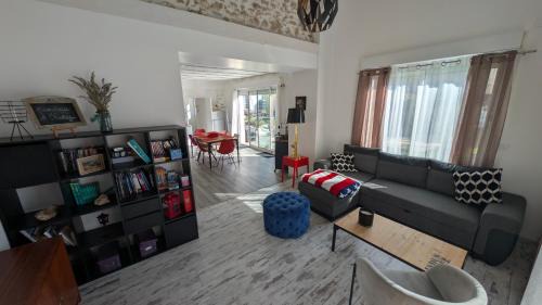 Blandy Apartment | Aux portes du châteaux - spacieux et authentique