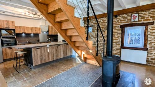 Villy-le-Moutier House | Aux Roses Rouges