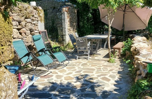 Avene House | Avène, Charming house on a green hill and calm.
