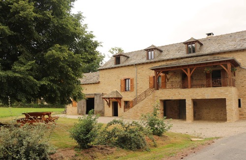 Naucelle House | Aveyron country house with swimming pool