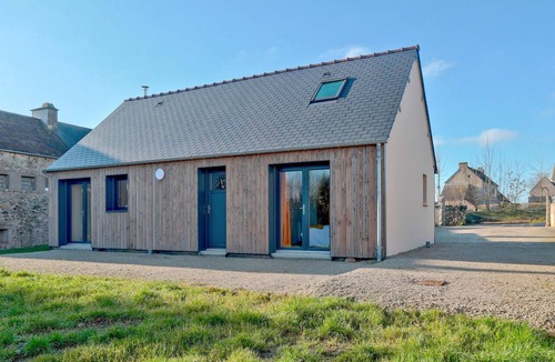 La Hague House | Awesome home in Flottemanville-hague with WiFi