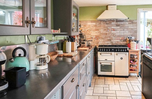 Charritte-de-Bas House | Awesome home in Charritte-de-Bas with WiFi