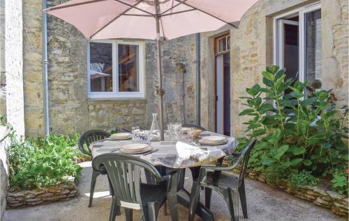 Sainte-Mere-Eglise House | Awesome Home In Sainte-Mère-Eglise With Wifi