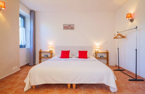Laurac-en-Vivarais Bed & Breakfast | B&B "Fine" with Shared Terrace, Communal Garden and Wi-Fi