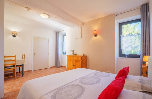 Laurac-en-Vivarais Bed & Breakfast | B&B "Fine" with Shared Terrace, Communal Garden and Wi-Fi