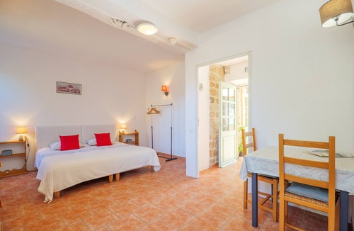 Laurac-en-Vivarais Bed & Breakfast | B&B "Fine" with Shared Terrace, Communal Garden and Wi-Fi