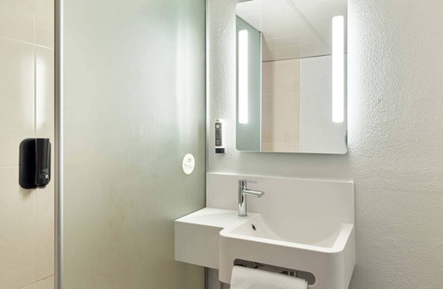 Rungis Hotel | B&B HOTEL Orly Rungis Aéroport