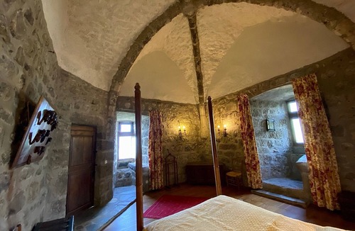 Saint-Martin-sous-Vigouroux Bed & Breakfast | Baldaquin and Salle de Garde Guest Room
