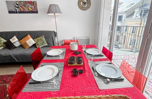 Le Mans Apartment | Balcon privé & déco élégante