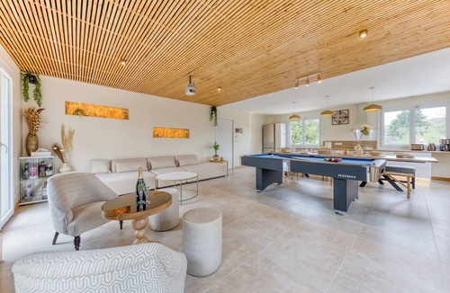 Saint-Germain-sur-Morin House | Balinese luxury villa Disneyland Paris. Spa, cinema, billiards for families.