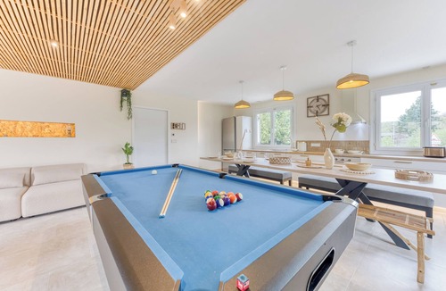 Saint-Germain-sur-Morin House | Balinese luxury villa Disneyland Paris. Spa, cinema, billiards for families.