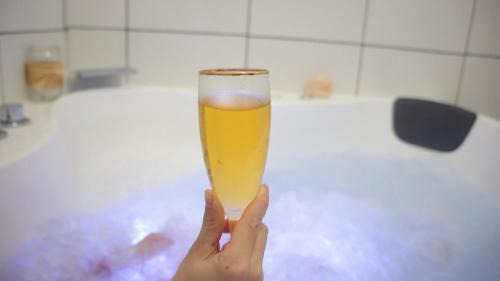 L'Arbresle Hotel | Balnéo dans cadre enchanteur