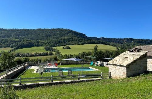Banassac House | Banassac Canilhac Gite pour 4 personnes avec piscine partagée et vue panoramique en Lozère