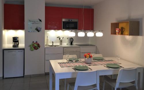 Cambo-les-Bains Apartment | BaskoParadis I Apt I Spacieux I Douillet I Coloré I Lit 160 I Terrasse I Patio