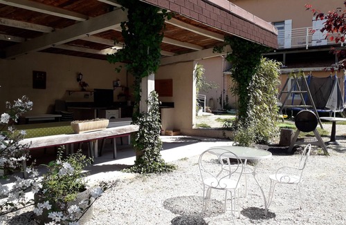 Thueyts House | Bastide Familiale 15 pers river at 800m 7 bedrooms/6 bathrooms/8 WC private swimming pool