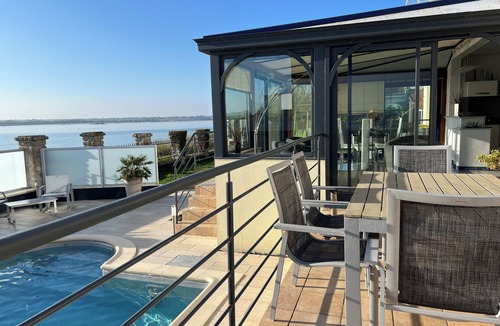 Plouneour-Trez Villa | Beach mansion directly by the sea + pirvat pool - stone´s throw enter the beach