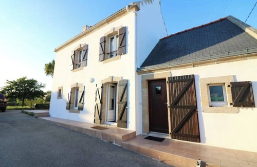Esquibien House | beach 250 meters,large park,wifi, bicycles provided, large terrace for breakfast