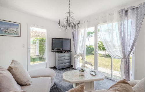 Marennes House | Beach Front Home In Marennes-Hiers-Brouage