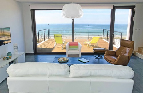 Plouescat House | Beachfront villa, spectacular sea view, electric charging station