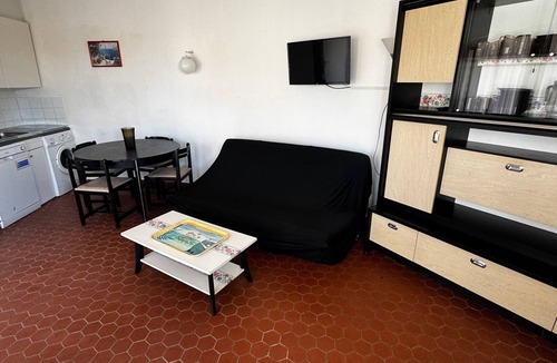 Torreilles-Plage House | Beachside Getaway in Torreilles - Cozy 2BR House for Couples/Families