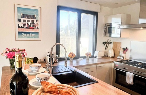 Brignogan-Plage House | Beachside villa with jacuzzi in Brignogan