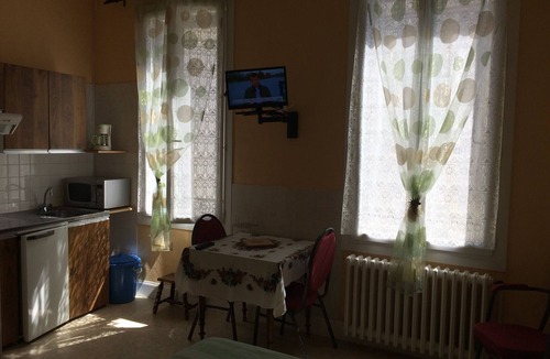 Neris-les-Bains Apartment | beau studio avec 2 lits (lits fait pour votre arrivée)